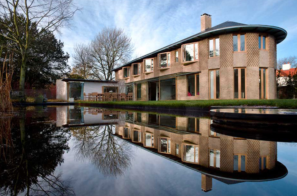 College Road is a new build five-bedroom house within a conservation area in Dulwich Village. The house is of traditional cavity wall construction, with the outer leaf a combination of brickwork and ashlar limestone. European oak has been used extensively both internally and externally, including all windows, external doors and the roof corbels. We provided all mechanical and electrical services for the project including sustainable features such as photovoltaic panels, whole house ventilation with heat recovery and rainwater harvesting.