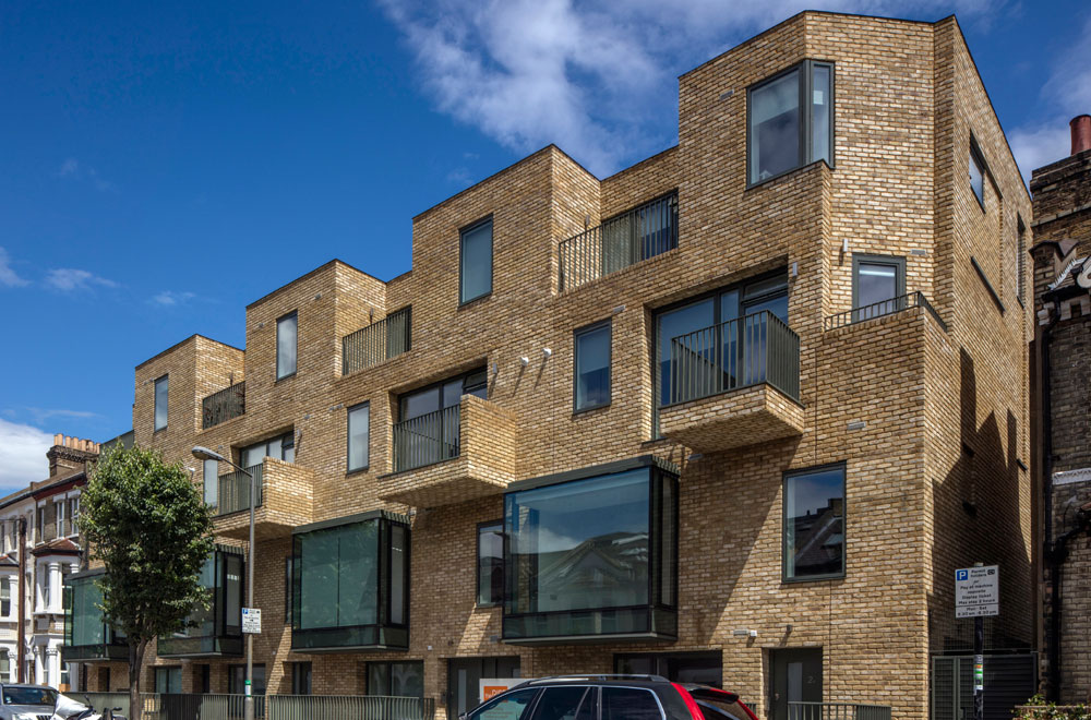 We provided all mechanical and electrical services for the project. An in-situ reinforced concrete frame with galvanised steel structural framing allows for increased thermal insulation, flexibility in opening positions for the windows and conceal rainwater pipes within the external wall construction. A brown roof helps increase biodiversity and photovoltaic panels have been installed to provide renewable energy.