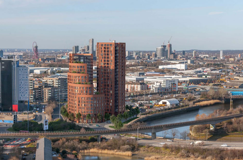 Orchard Wharf is a residential-led development located on the west bank of the River Lea at the historic East India Docks. The site extends to circa 0.9 acres and on completion will comprise of a 23-storey tower and stepped blocks linked by a two-storey podium at ground level. The development will provide a mix of 338 one, two and three-bedroom apartments, duplexes and penthouses; with the majority having dual-aspect views and access to a private balcony, terrace or garden. Residents will have access to a café and retail facilities, an outdoor pavilion, courtyard gardens and recreational areas, as well as landscaped rooftop terraces.