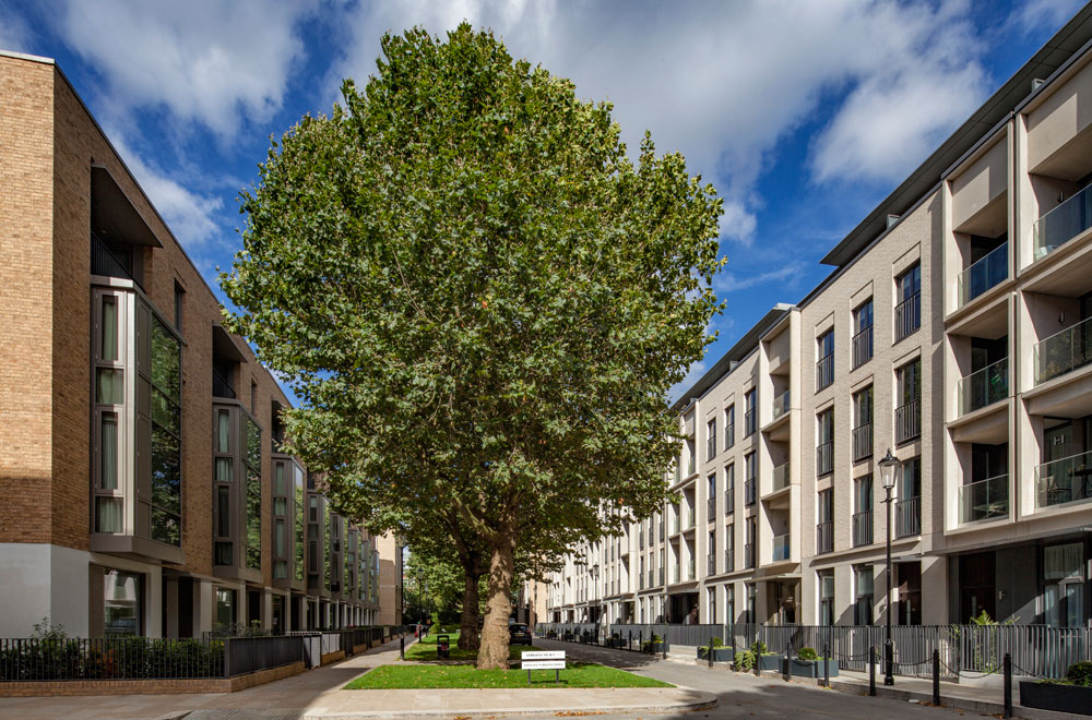 Portobello Square is the first phase of the regeneration of Wornington Green, an aging 1960s estate in Royal Borough of Kensington and Chelsea. The 324 new mixed tenure homes; 141 for private sale, 174 affordable and 9 for shared ownership follow a traditional street pattern and are built around a newly created London square.