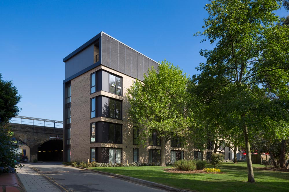 Sail Street, Lambeth, is a development of 33 one bed and two bed affordable apartments for local first-time buyers. The underutilised site on the leafy China Walk Estate was redeveloped to provide a new five-storey building between existing 1960’s blocks.