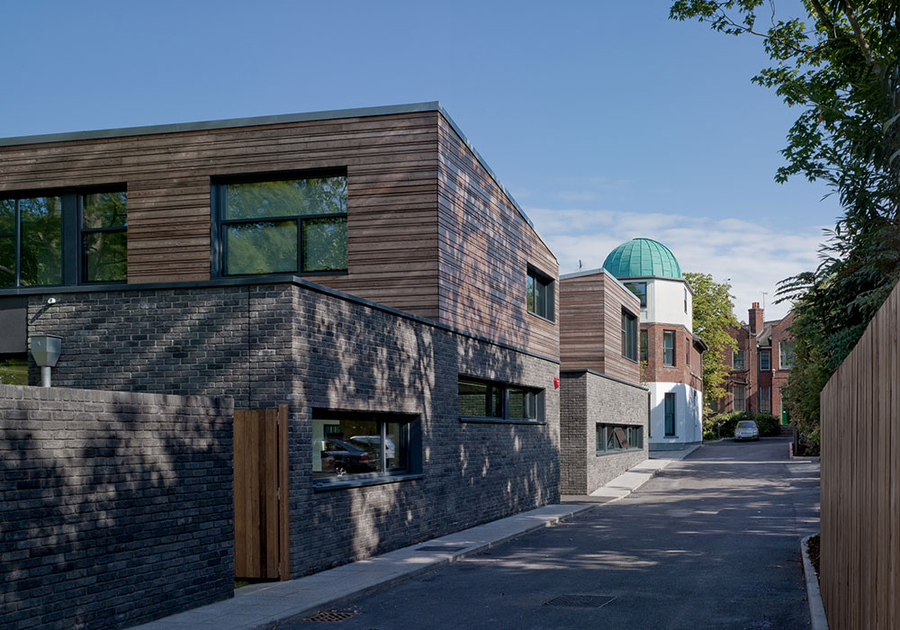 Simmons House Adolescent Unit is an in-patient psychiatric unit for young people between 13 to 17 years of age. The project is a new 2-storey building and refurbishment of an existing Edwardian house situated in a conservation area. The building provides staff offices, teaching rooms, consulting and therapy rooms, wrapping around a new garden to form a courtyard space. We provided all mechanical and electrical services including soil waste and ventilation, water, heating and lighting design.